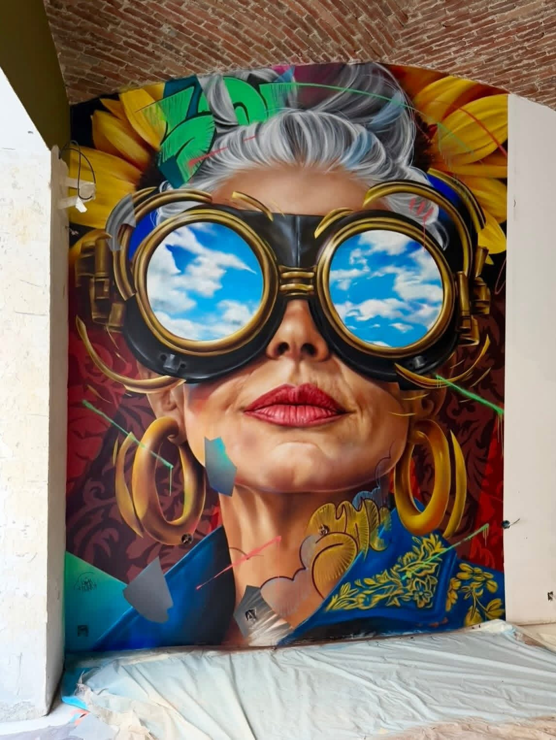 Portrait  féminin regard au ciel et fleurs, œuvre de Karmatheora